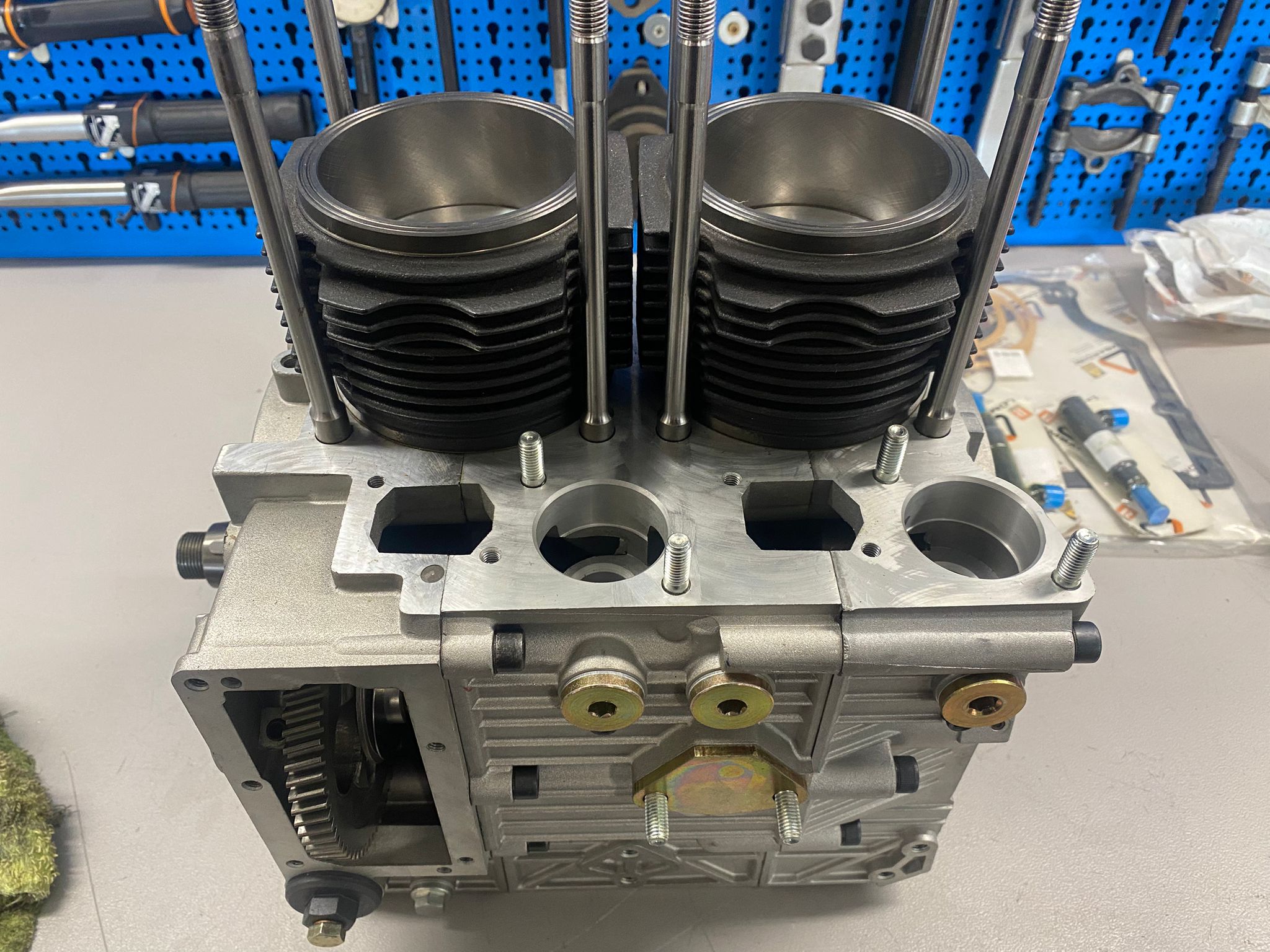 basamento motore bicilindrico con cilindri