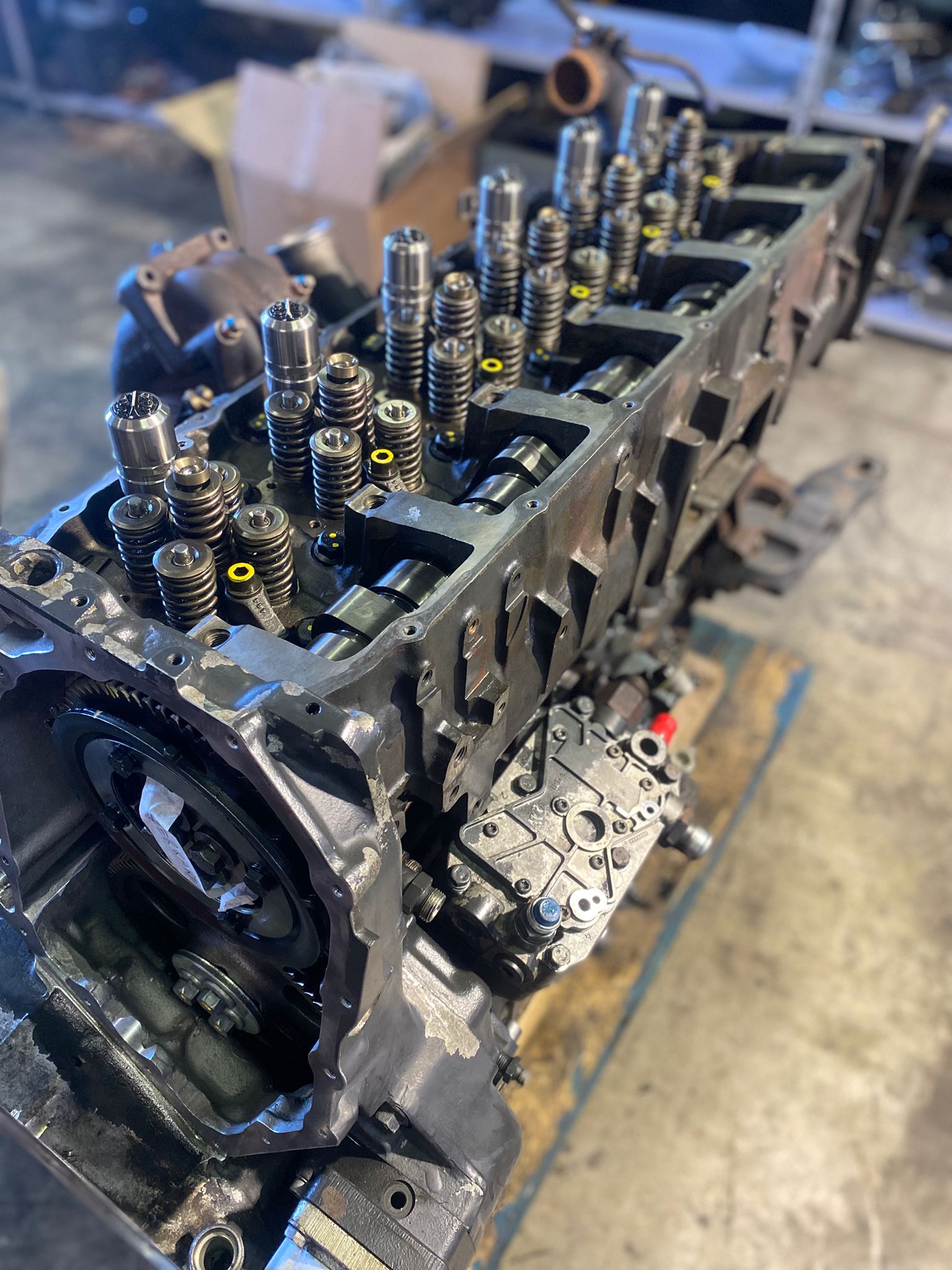 motore grigio testata molle valvole albero a camme