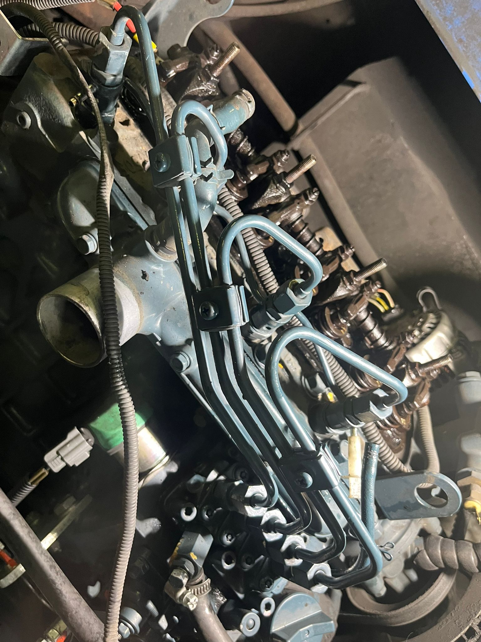 tubazioni iniezione e iniettori motore diesel dettaglio